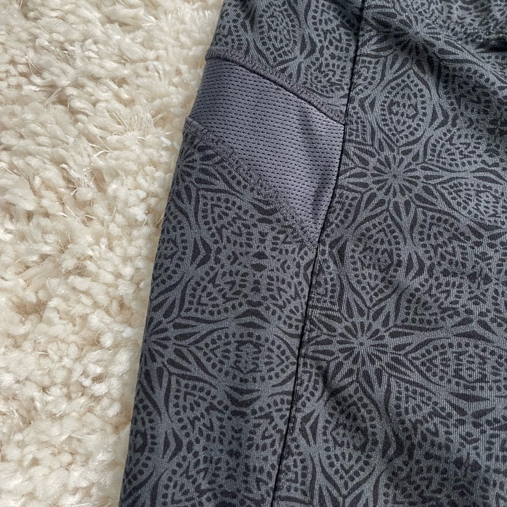 Athleta Patterned Cropped Athletic Legging Size Xs - image 8